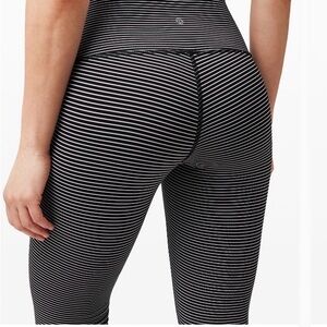 Lululemon wunder under 25” Black and White Striped tight high rise Leggings